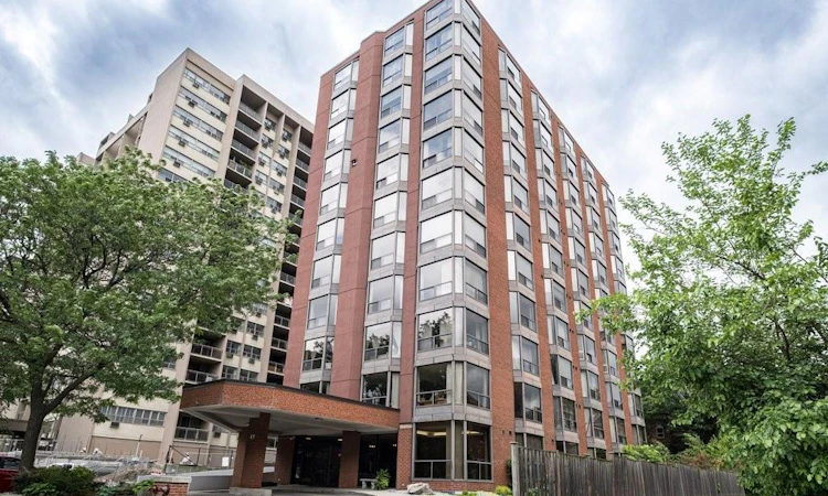 200-49 Robinson Street