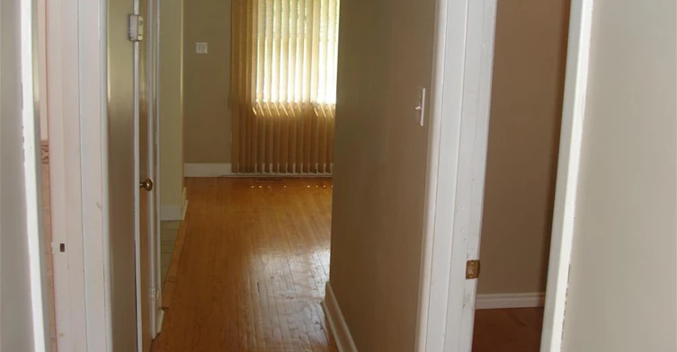 742 Garth Street, Hamilton, ON, L9C 4K3 - 4