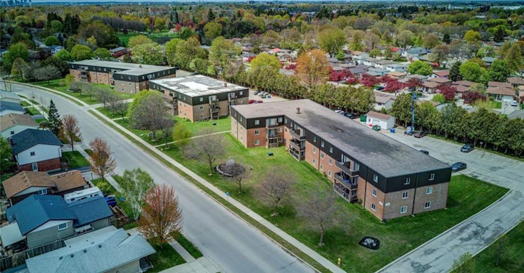 210-390 Admiral Drive, London, ON, N5V 3C2 - 3
