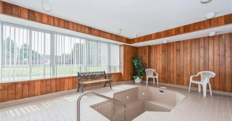 804-65 Highland Crescent, Kitchener, ON, N2M 5M8 - 5