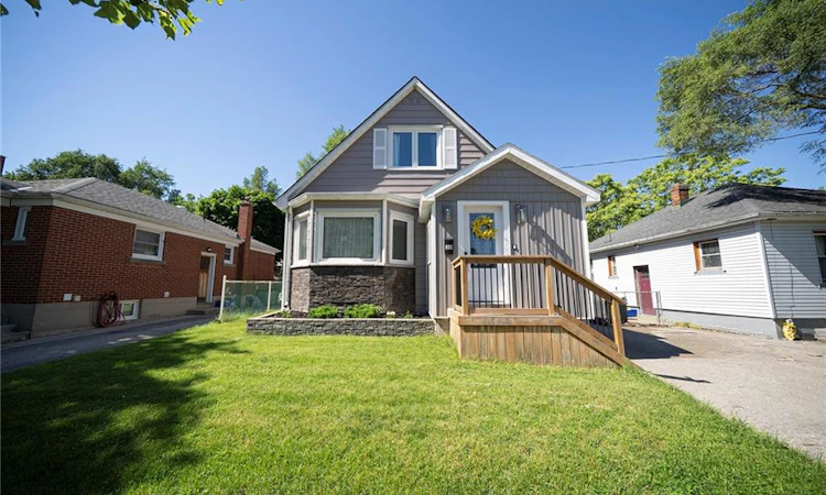 32 Elmwood Avenue