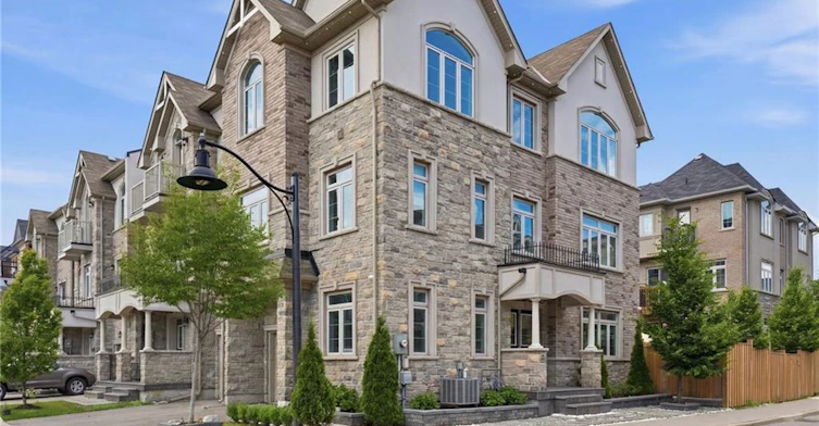 141 Borers Creek Circle, Hamilton, ON, L8B 1W3 - 2