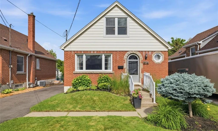 216 Summerhill Avenue