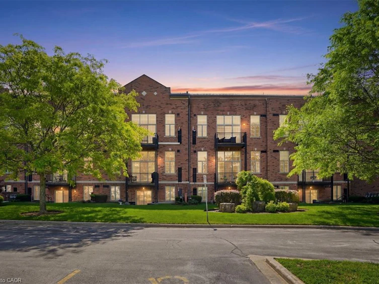 219-262 Dundas Street E, Hamilton, ON, L8B 1A9