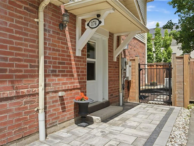 174 Fellowes Crescent, Hamilton, ON, L8B 0M9 - 2