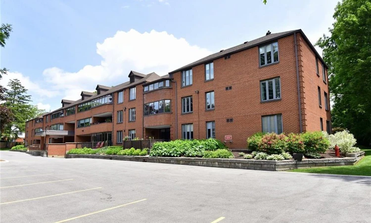 303-150 Wilson Street W