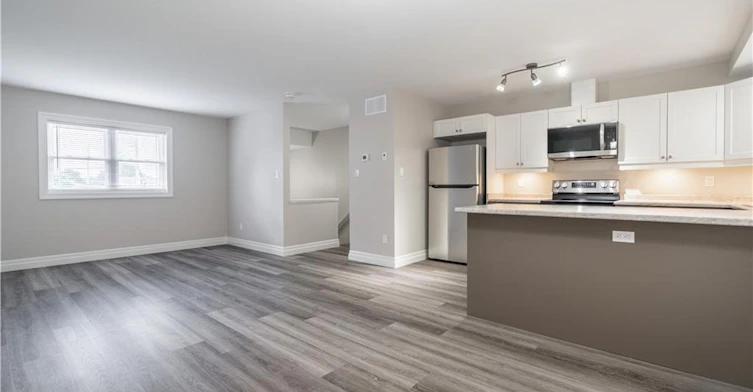 2-38 Viewpoint Avenue, Hamilton, ON, L8V 2S5