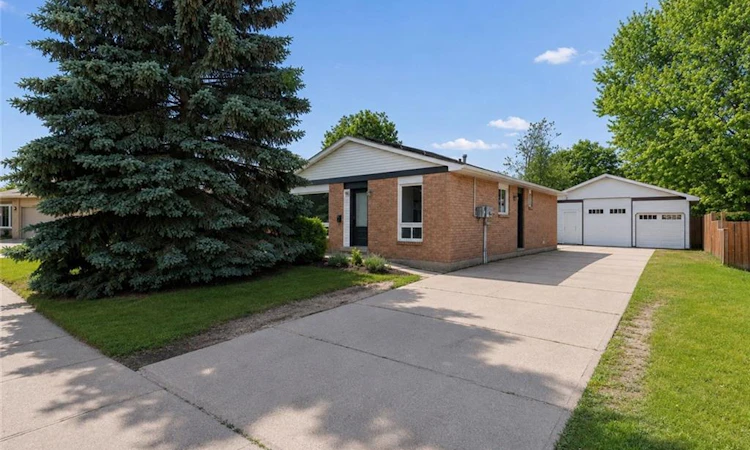 96 Pathfinder Crescent