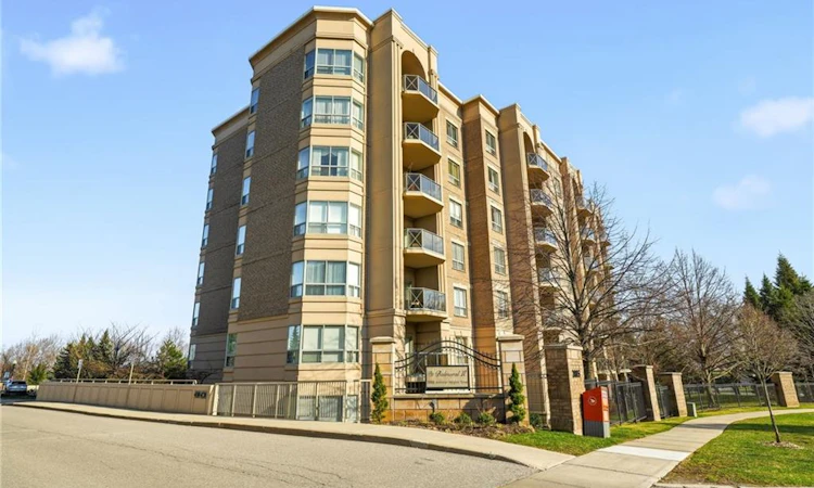 209-2085 Amherst Heights Drive