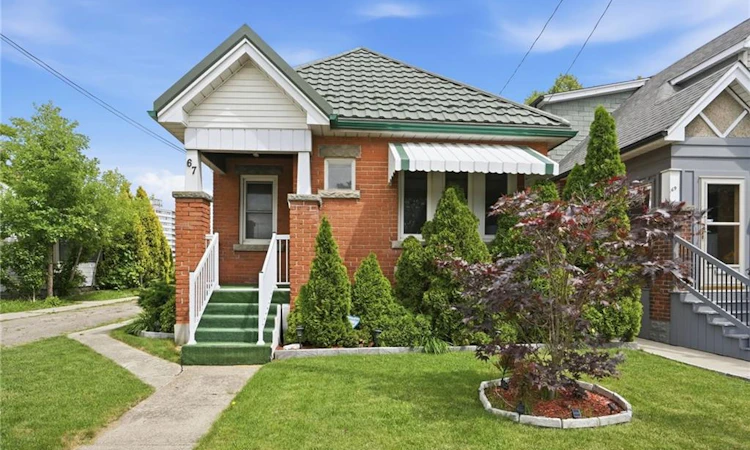 67 Paradise Road S