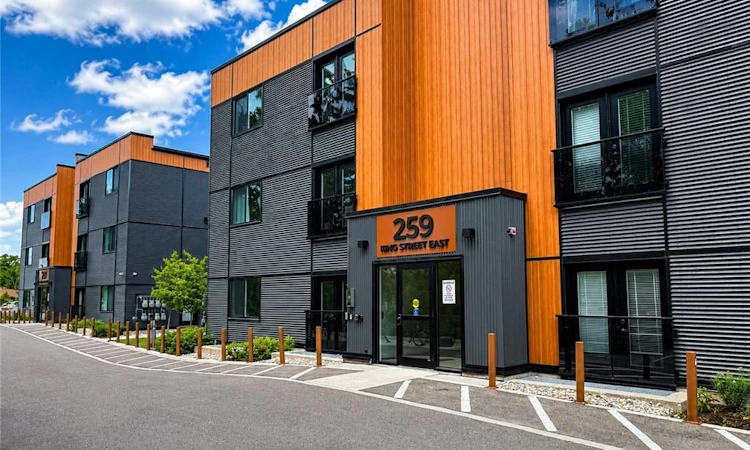 1C-259 King Street E