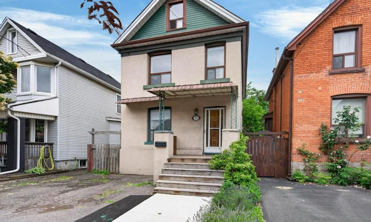 21 East Bend Avenue N