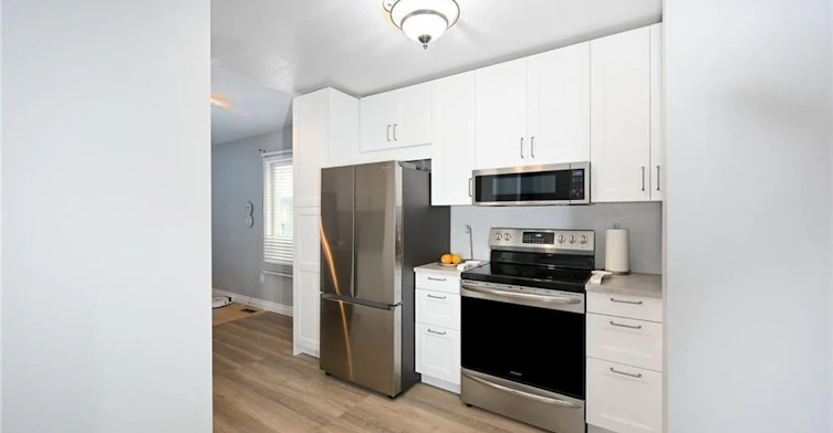 8 Buss Court, Thorold, ON, L2V 5B1 - 3