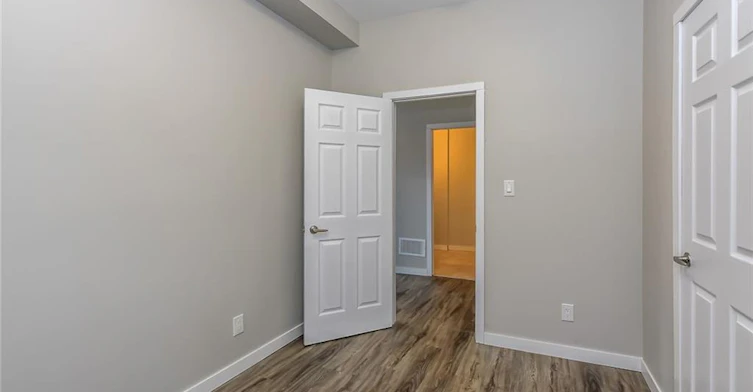 E-104 Beach Road, Hamilton, ON, L8L 3Z9 - 9