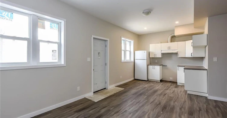 E-104 Beach Road, Hamilton, ON, L8L 3Z9 - 4