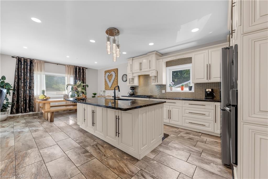847 West 5th Street, Hamilton, ON, L9C 5R4