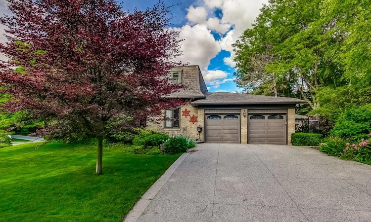 215 Briar Hill Crescent