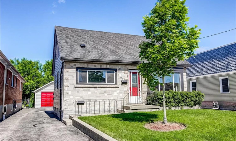 28 Delena Avenue S