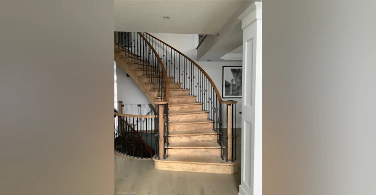 4 Raphael Court, Hamilton, ON, L9B 0C7 - 6