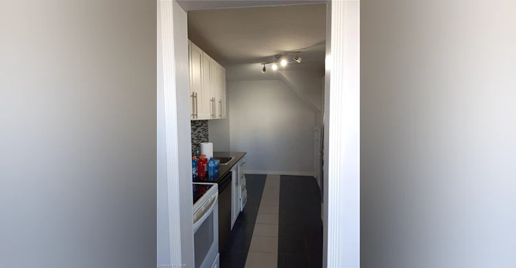 14-15 Albright Road, Hamilton, ON, L8K 5J2 - 9