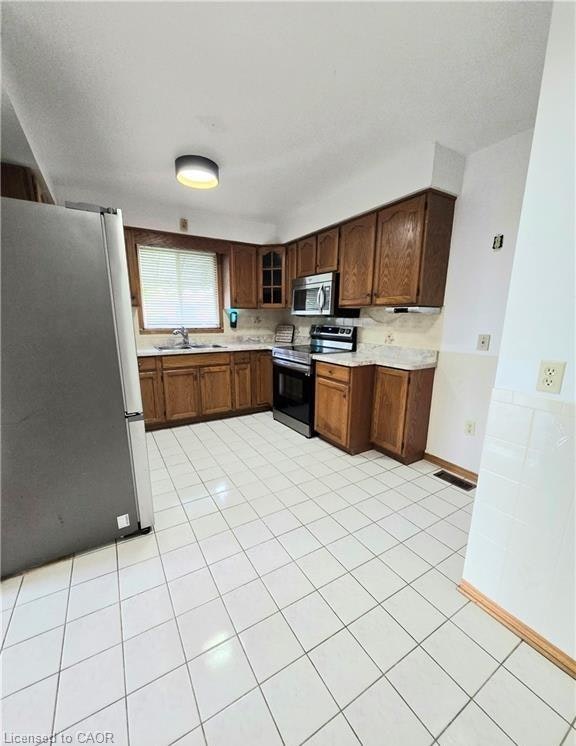 Upper Level-25 Highfield Avenue, St. Catharines, ON, L2M 5W3 - 9
