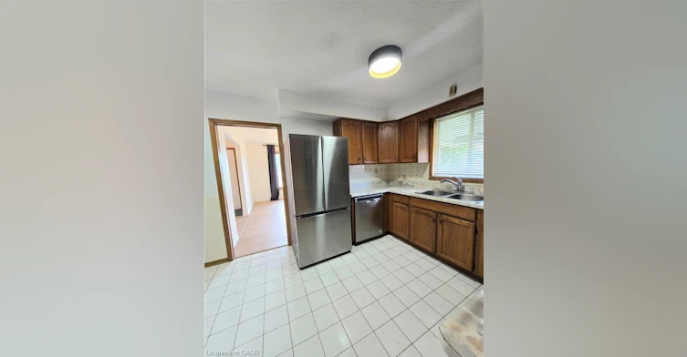 Upper Level-25 Highfield Avenue, St. Catharines, ON, L2M 5W3 - 10