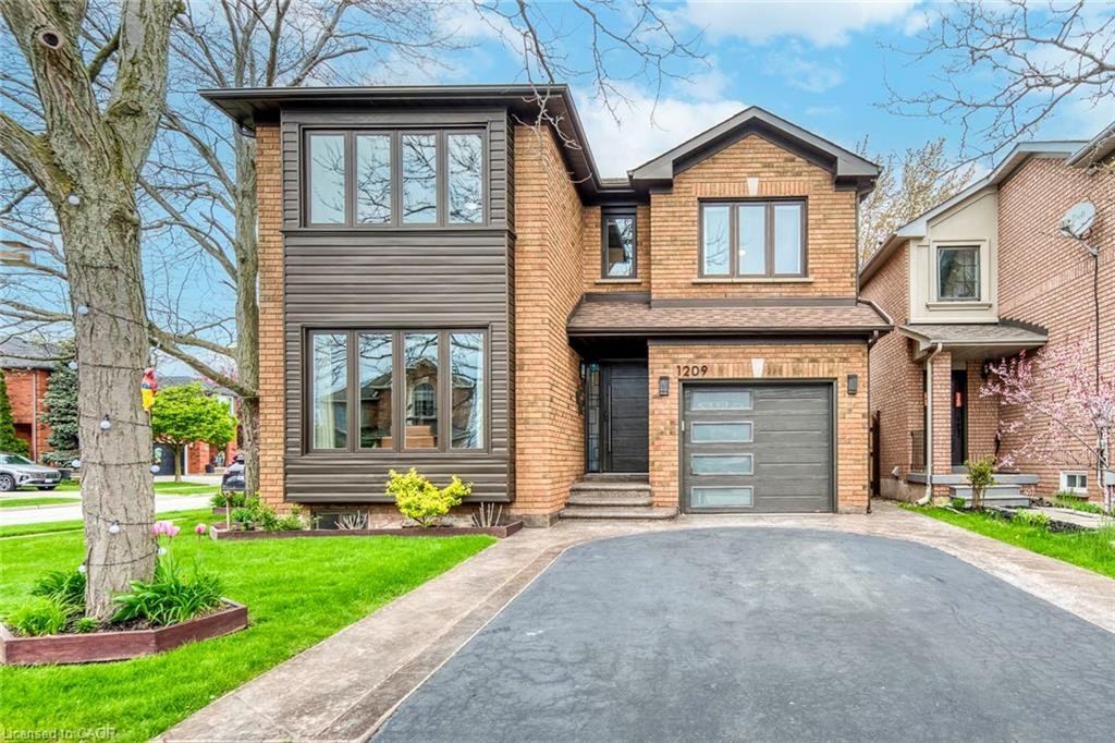 1209 Old Oak Drive, Oakville, ON, L6M 3K6
