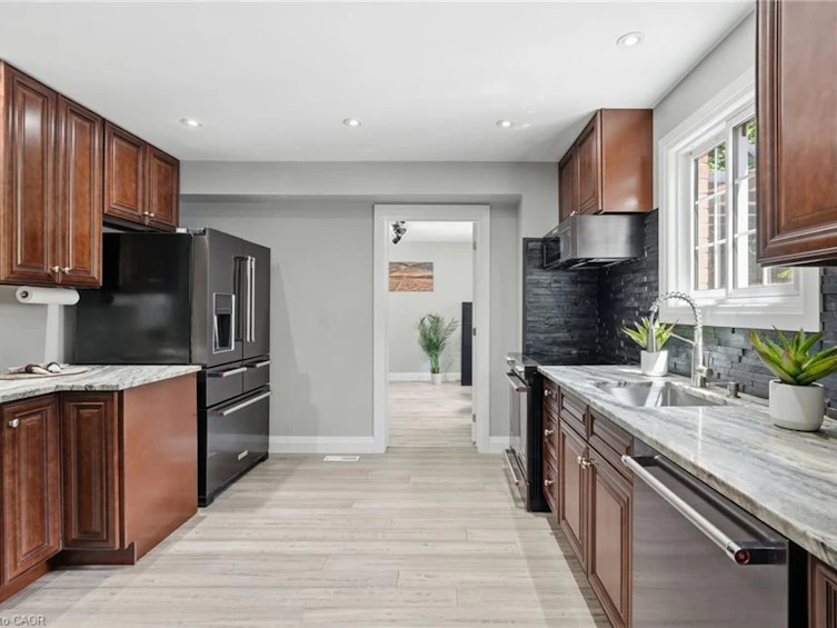 53 Glaceport Avenue, Hamilton, ON, L9H 7E2 - 13