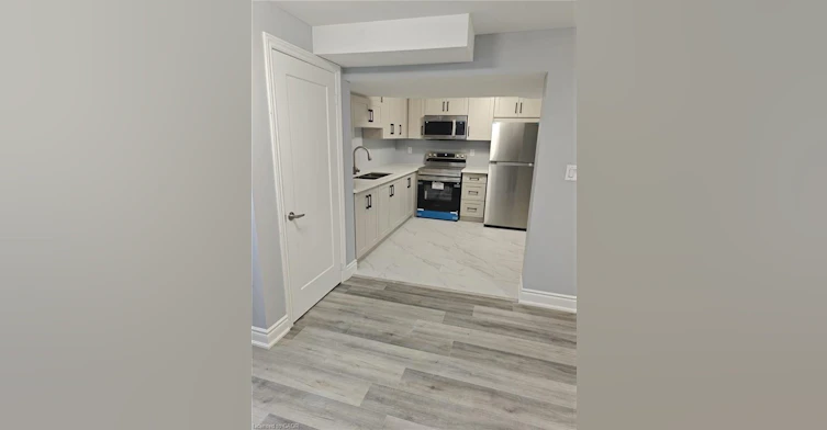 28 Crossmore Crescent, Cambridge, ON, M1S 0C7 - 2