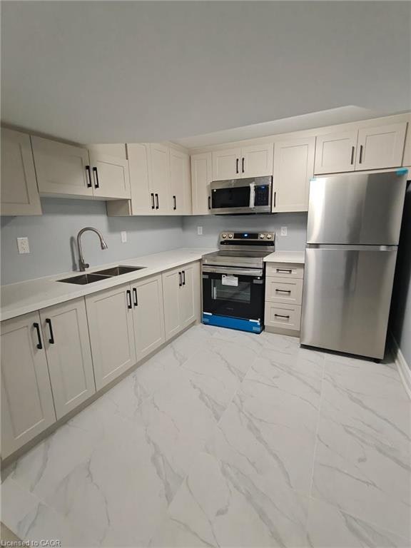 28 Crossmore Crescent, Cambridge, ON, M1S 0C7 - 3