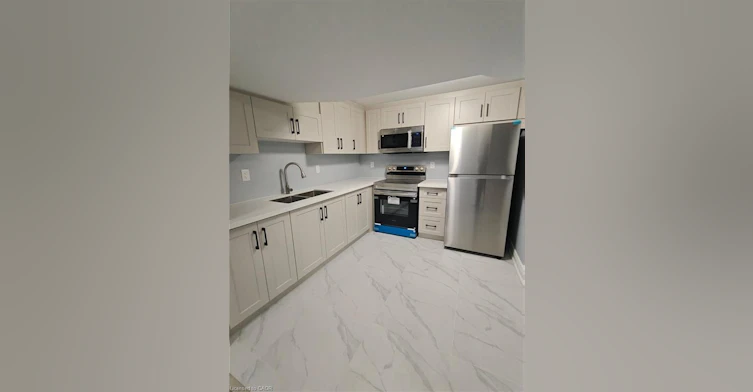 28 Crossmore Crescent, Cambridge, ON, M1S 0C7 - 3
