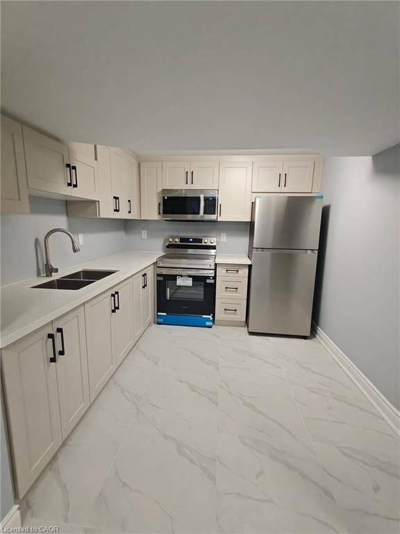 28 Crossmore Crescent, Cambridge, ON, M1S 0C7 - 4