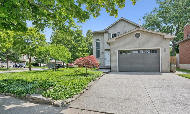 16 Manitoulin Crescent