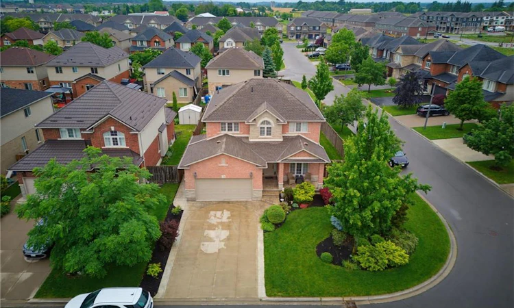 73 Degrow Crescent