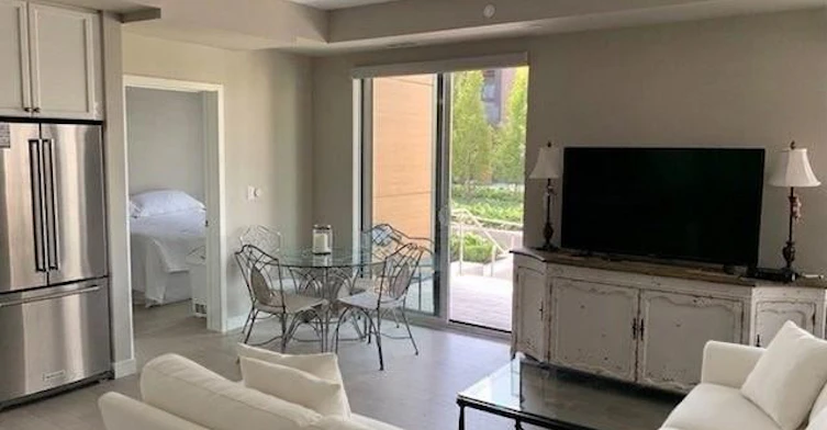 111-210 Sabina Drive, Oakville, ON, L6H 0W6 - 4
