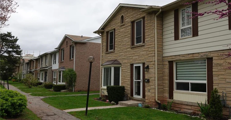 9-5475 Lakeshore Road E, Burlington, ON, L7L 1E1 - 2