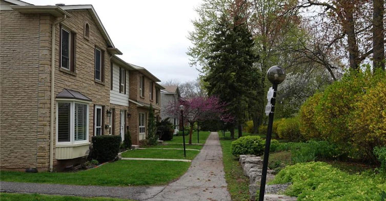 9-5475 Lakeshore Road E, Burlington, ON, L7L 1E1 - 3