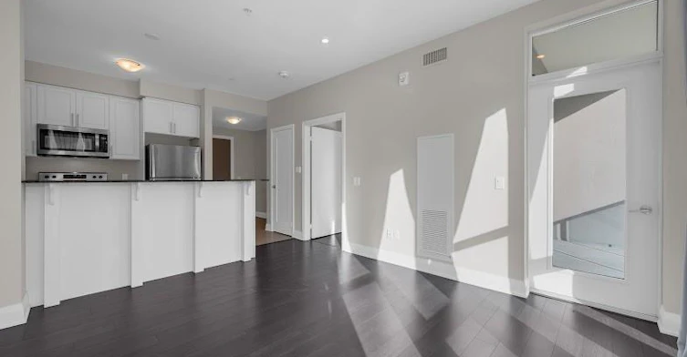 320-16 Concord Place, Grimsby, ON, L3M 4E8 - 4