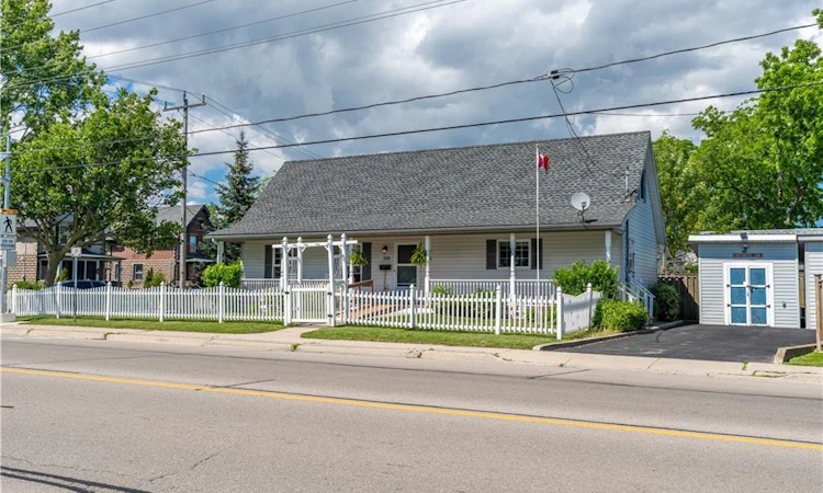 339 Main Street W