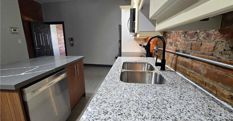 B-473 King Street W, Hamilton, ON, L8P 1B8 - 2