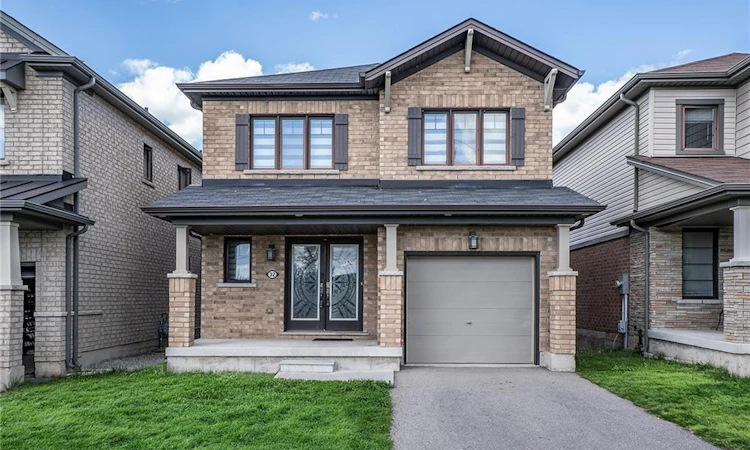 32 Hedges Crescent