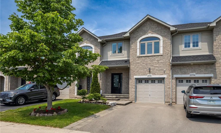 2092 English Crescent