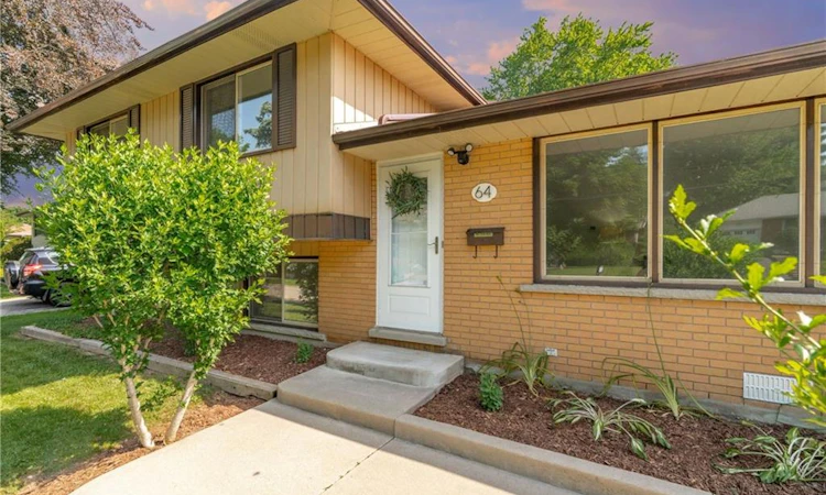 64 Warren Road