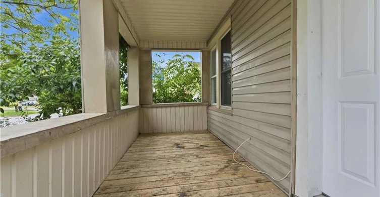 UPPER-107 Lake Street, St. Catharines, ON, L2R 5X7 - 4