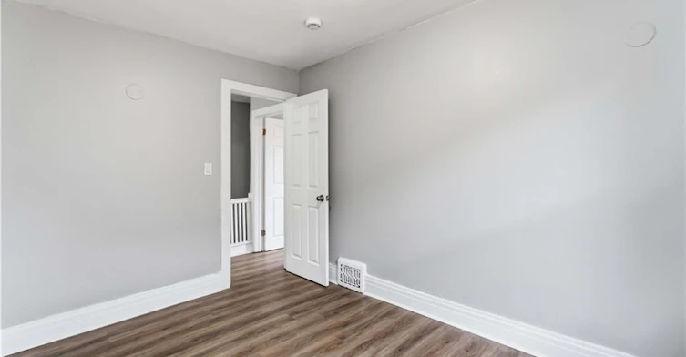 UPPER-107 Lake Street, St. Catharines, ON, L2R 5X7 - 12