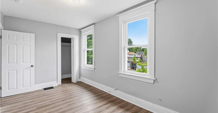 UPPER-107 Lake Street, St. Catharines, ON, L2R 5X7 - 15