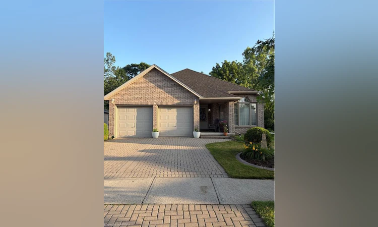 18 Maich Crescent