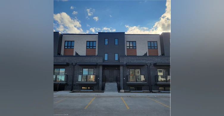 28-235 Chapel Hill Drive, Kitchener, ON, N2R 1N3