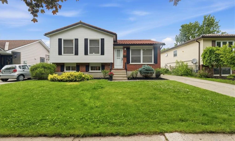 60 Nethercott Drive