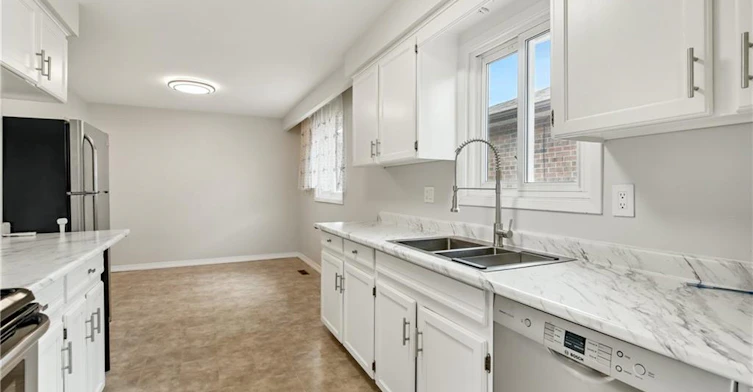 Upper-712 Vermouth Avenue, Mississauga, ON, L5A 3T3 - 6